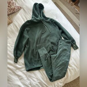 Old Navy Active Heathered Green Apparel 2 pc. set, Leggings and Hoodie - size XS